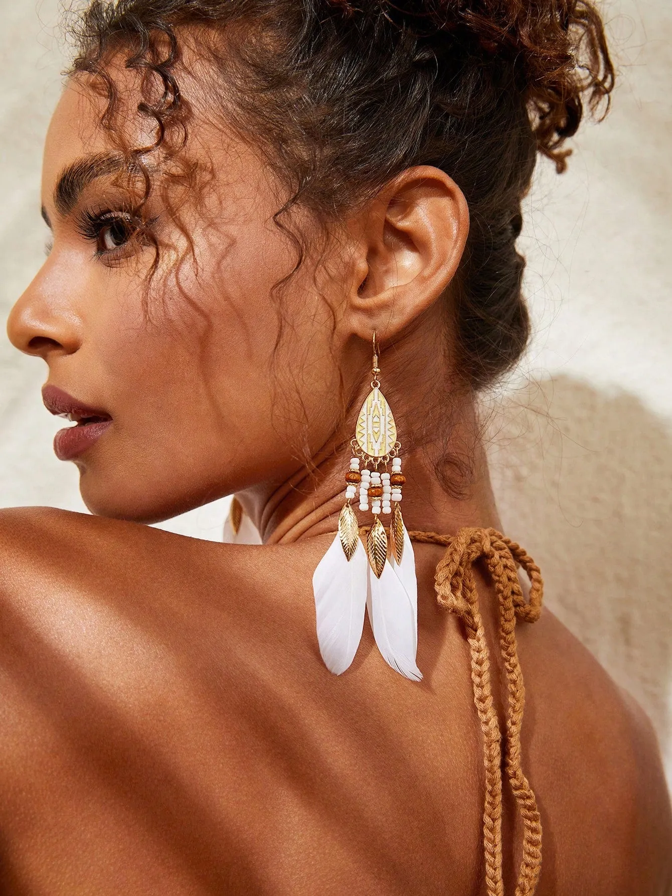 1pair White Feather Earrings