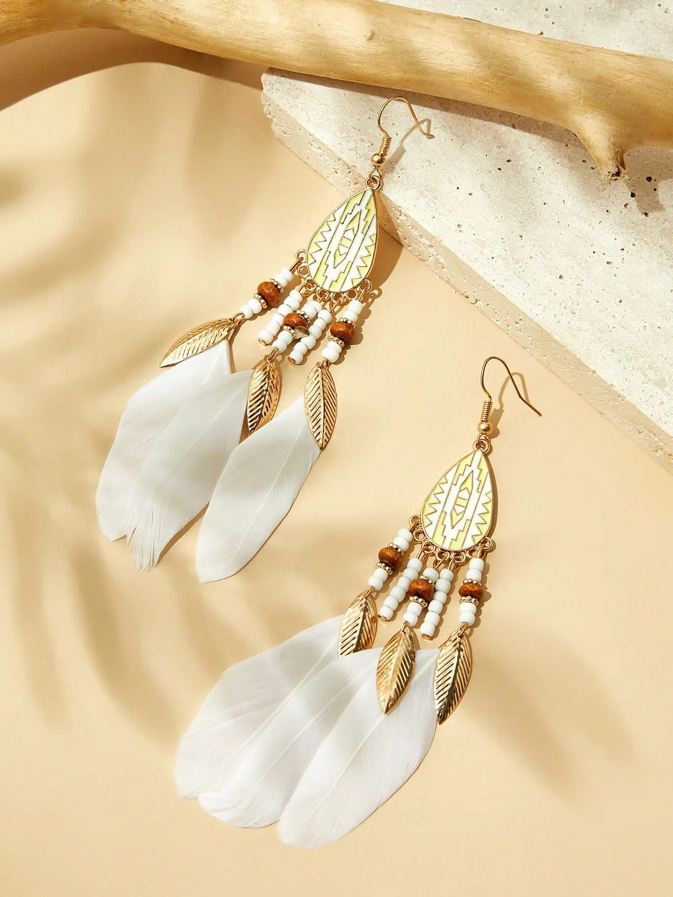 1pair White Feather Earrings