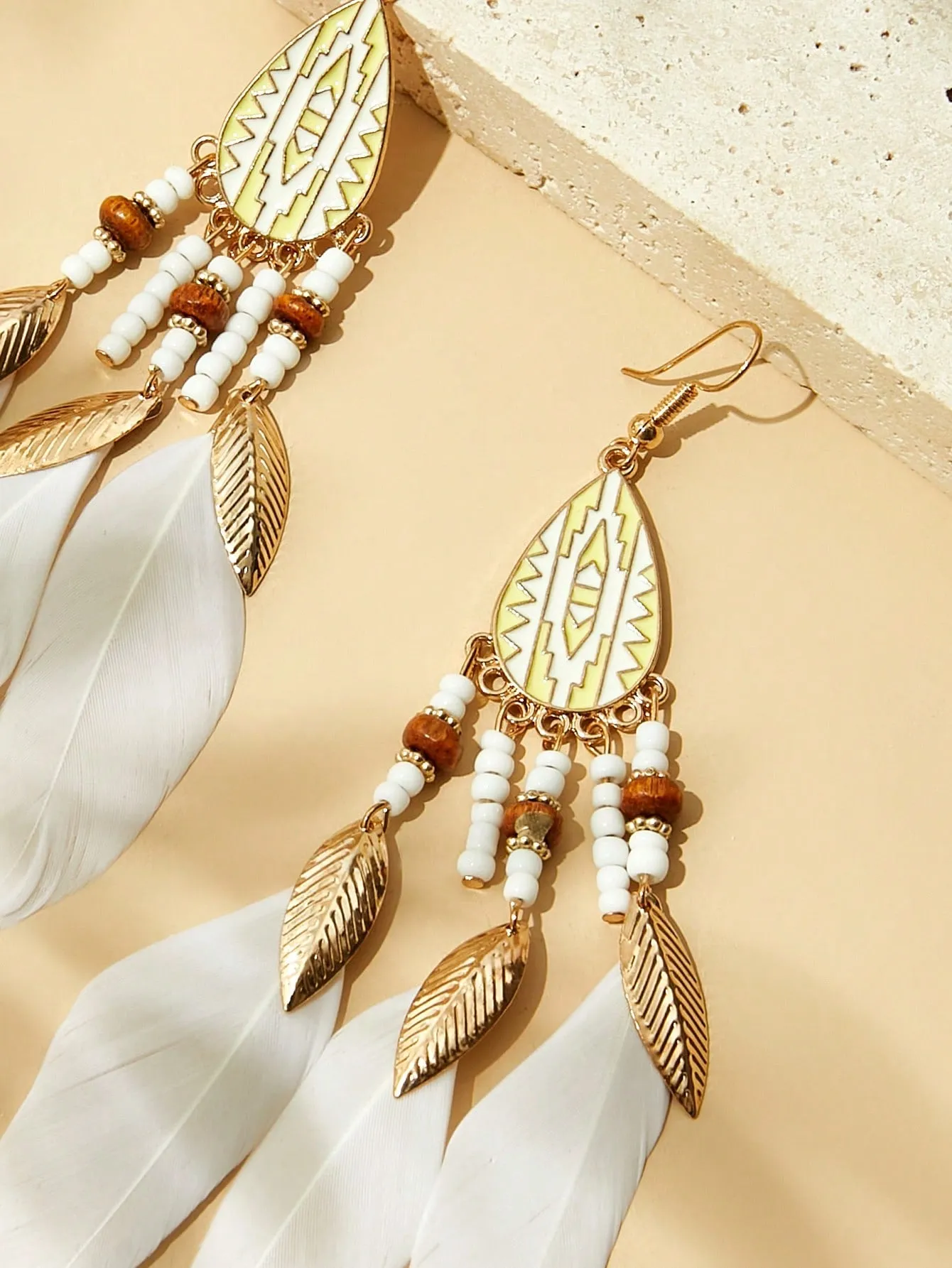 1pair White Feather Earrings