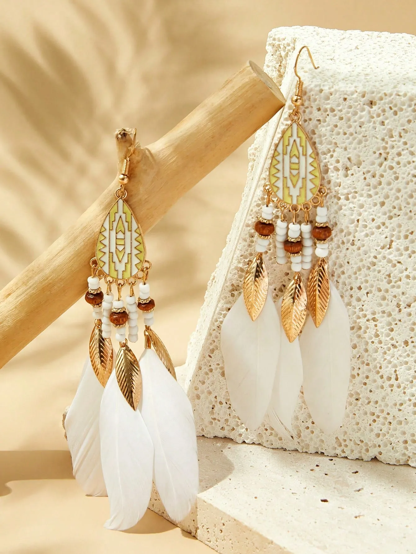1pair White Feather Earrings