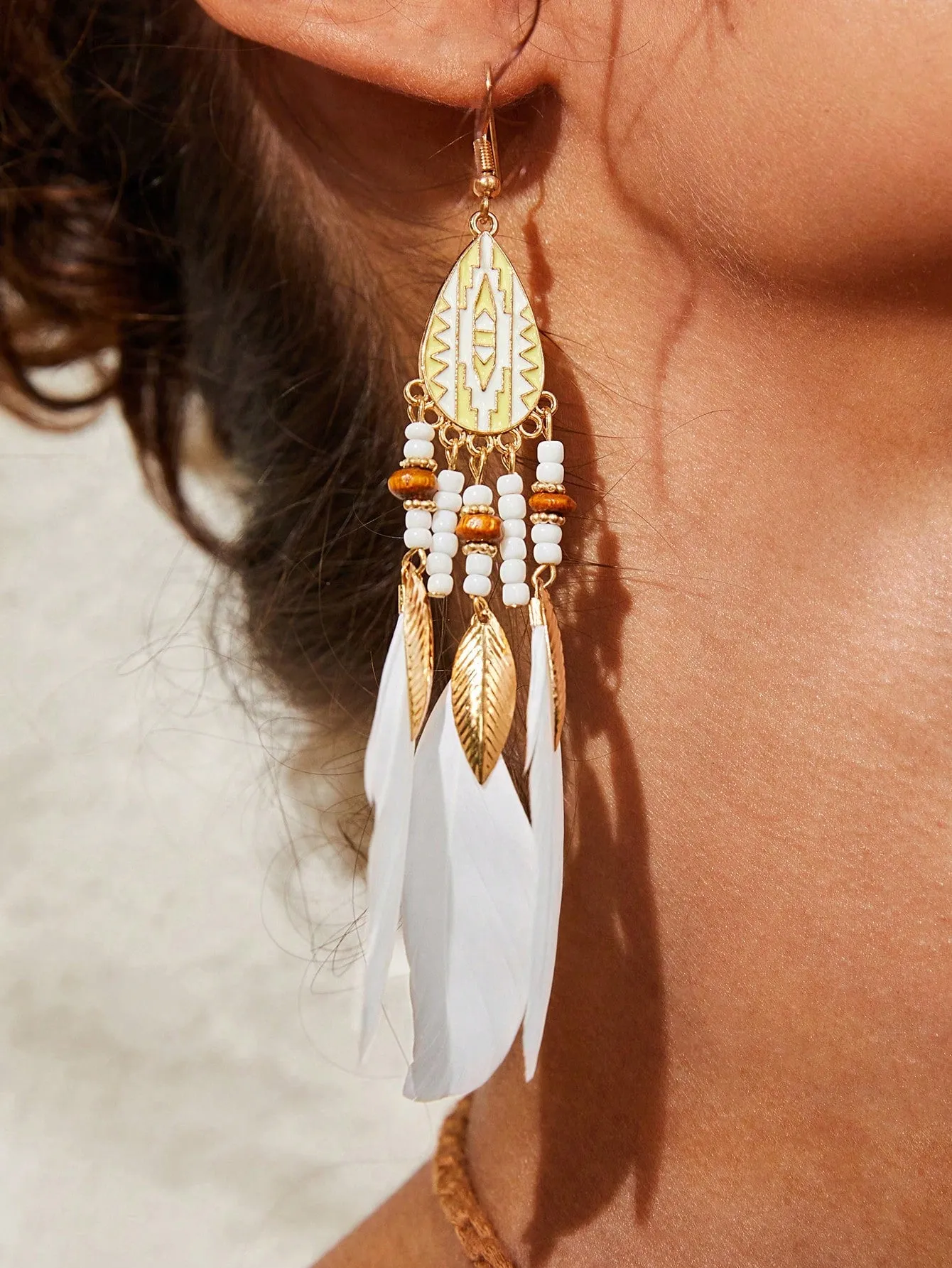 1pair White Feather Earrings