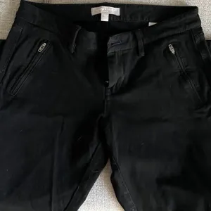 Banana republic black cropped jeggings 0, waist coverage up to 30 inch,inseam 27