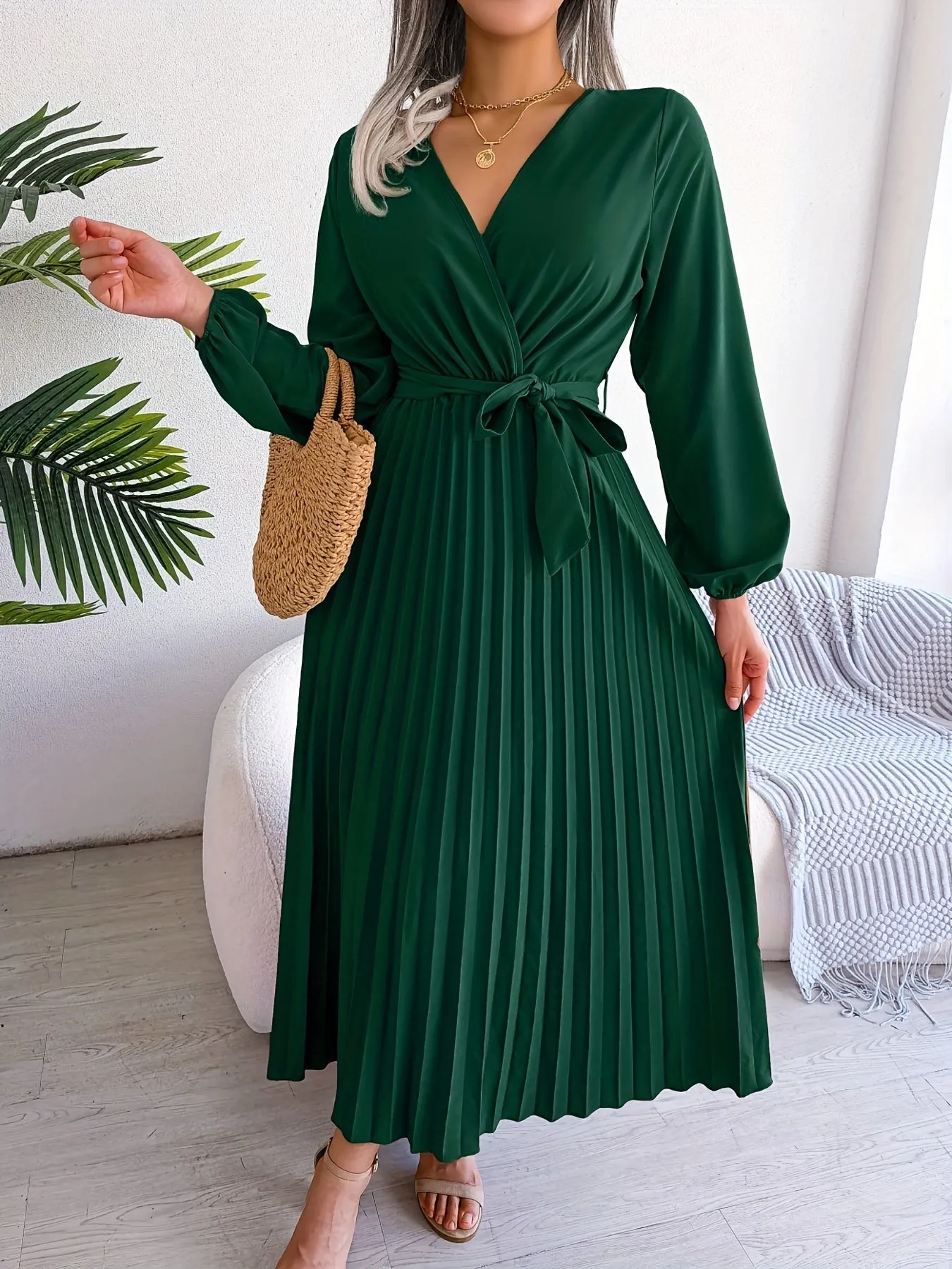 Camille - Elegant pleated dress with long sleeves and crossover neckline