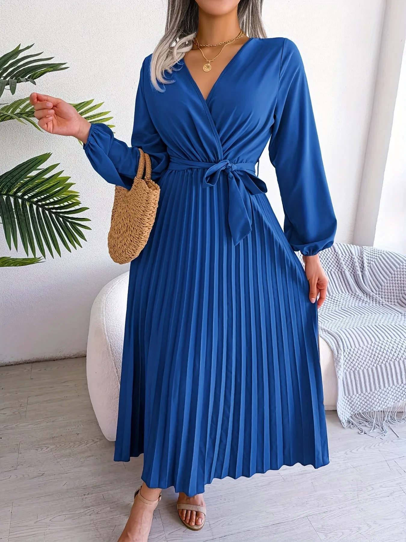 Camille - Elegant pleated dress with long sleeves and crossover neckline