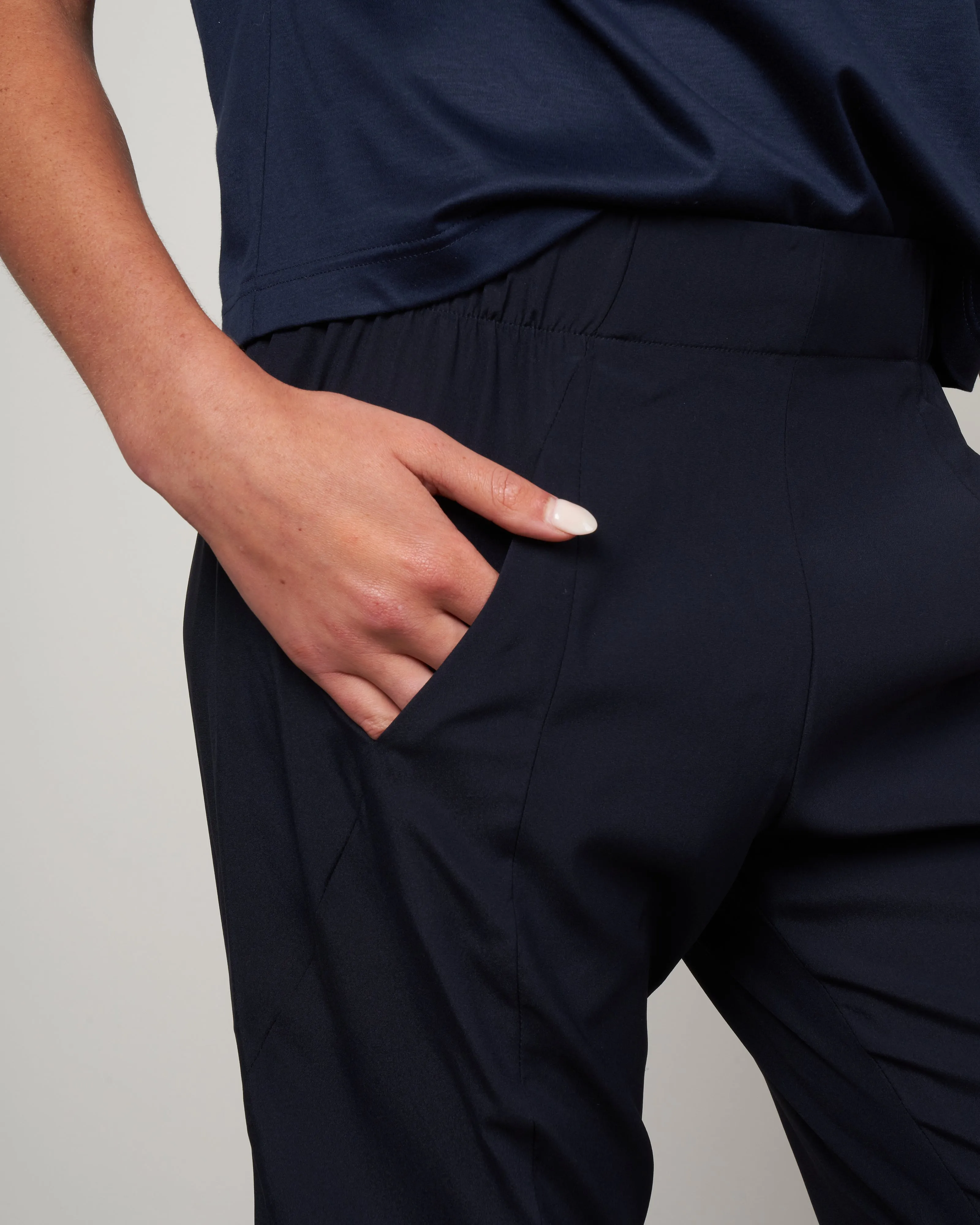 cropped akeo pant silk charmeuse - ink jet