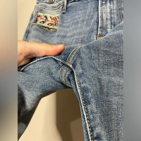 DRIFTWOOD Classic Fit Light Wash Colette Cropped Jeans