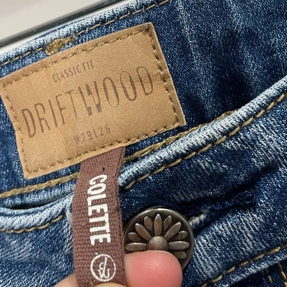 DRIFTWOOD Classic Fit Light Wash Colette Cropped Jeans