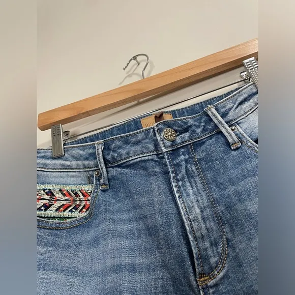 DRIFTWOOD Classic Fit Light Wash Colette Cropped Jeans
