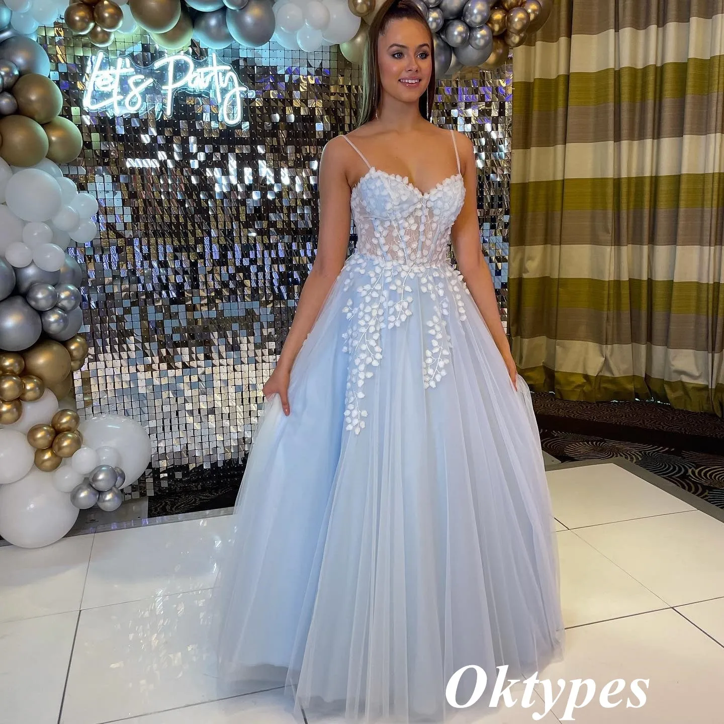Elegant Tulle Spaghetti Straps V-Neck A-Line Long Prom Dresses With Appliques, PDS0992