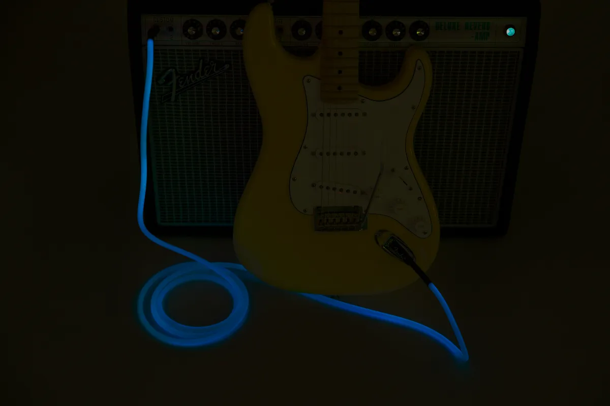 Fender Professional Glow in the Dark Cable, Blue, 10'