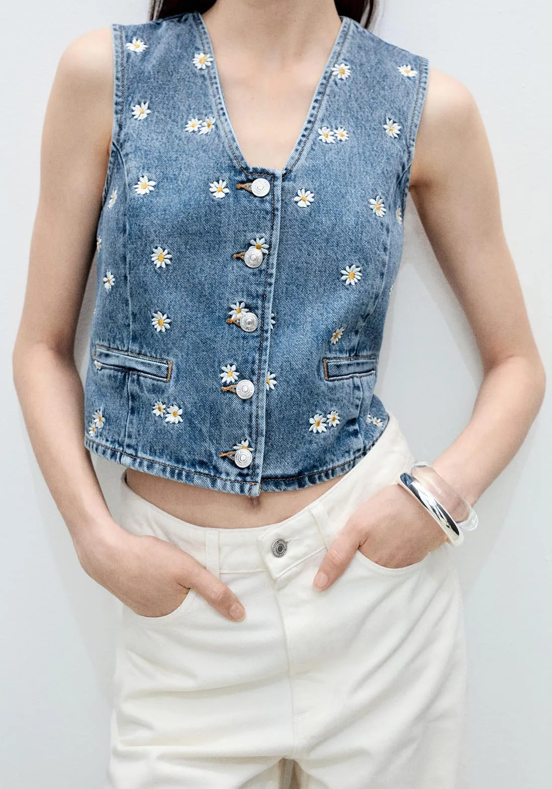 Flower embroidered crop vest - Open Blue