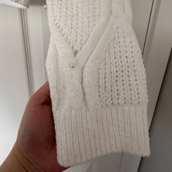 NWT✅ Plant Heart White-Cropped Pearl-Embellished Sweater Size XL🤍