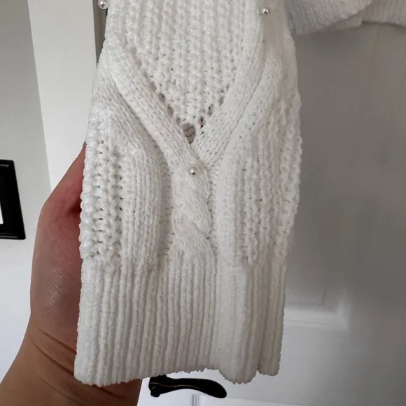 NWT✅ Plant Heart White-Cropped Pearl-Embellished Sweater Size XL🤍