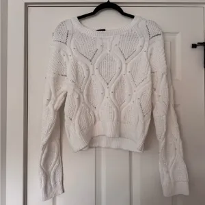 NWT✅ Plant Heart White-Cropped Pearl-Embellished Sweater Size XL🤍