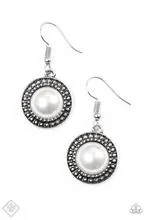 Paparazzi - Metro Mogul White  - Pearl Earrings