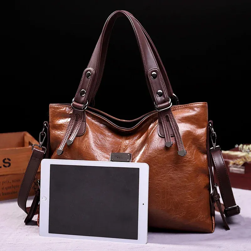 Pilar® | Soft leather bag with two handles and elegant details