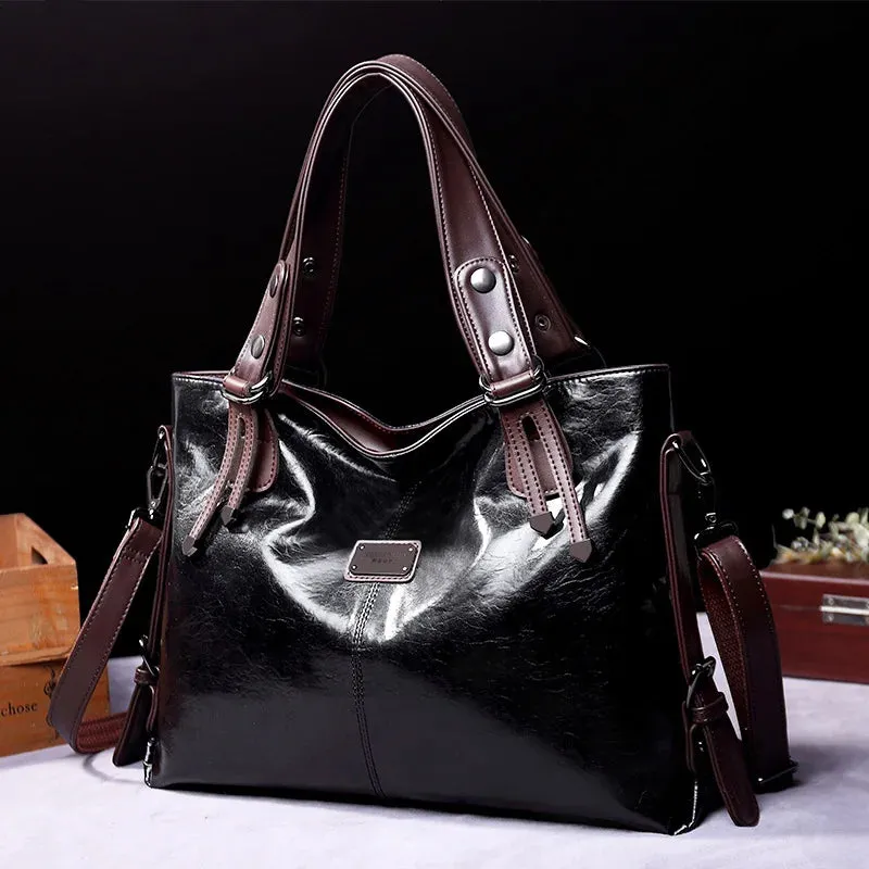 Pilar® | Soft leather bag with two handles and elegant details